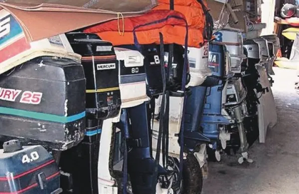 Konec tedna je v okolici Kopra izginilo kar deset izvenkrmnih motorjev