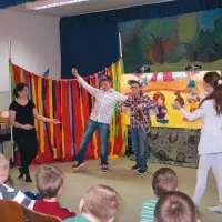 Skupina Literarne urice 2 iz OŠ A. Žnideršiča je nastopila z igrico J. Donaldsona Zverjasec v režiji Damjane Benigar Kaluža