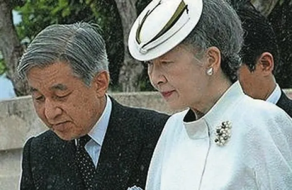 Japonski cesar Akihito in cesarica Mičiko sta danes v Tokiu obeležila 55. obletnico poroke