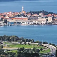 V Izoli lahko priobalni pas  vzpostavijo  na severovzhodnem delu 