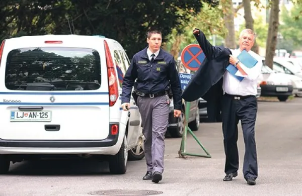 Dušan Črnigoj bi se že sprehajal brez spremstva pravosodnih policistov, a so mu prošnjo zavrnili
