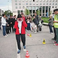 Na informacijskih točkah so dijaki spoznavali postopke policije v prometu, službeno patruljno vozilo  z video snemalnikom in motorno kolo, laserske merilnike hitrosti in ostalo opremo za reševanje prometnih nesreč