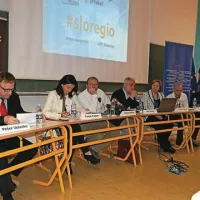 Udeleženci regionalnega foruma v Ajdovščini so danes menili še, da bi se morali v Sloveniji bolj usmeriti tudi v tehnične poklice in mojstrstvo - modele lahko najdemo blizu
