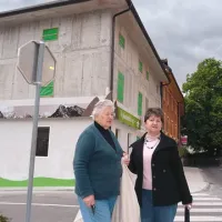 Ema Mavrič (levo) in Ada Babič  že deset let živita v nadomestnih stanovanjih
