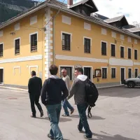 Kakšna usoda čaka velik zadružni dom v Čezsoči?