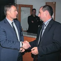 Nadzornik Rado Antolovič (levo) se je glasovanja o Mišičevi razrešitvi vzdržal 
