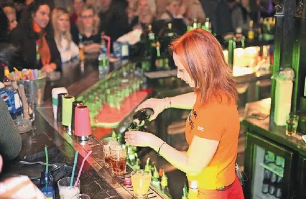 Obrtno-podjetniška zbornica Slovenije  je že opozorila, da bo napovedan dvig trošarin na elektriko, energente in alkohol prizadel malo gospodarstvo - predvsem predelovalne dejavnosti, prevoznike in gostince - kar pa je v nasprotju z obljubami vlade, da