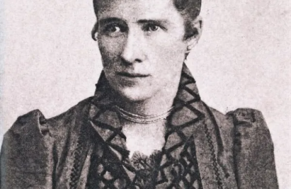 Pavlina Pajk je svoje literarno ustvarjanje začela v Solkanu, kjer je živela pri stricu Matiji Doljaku