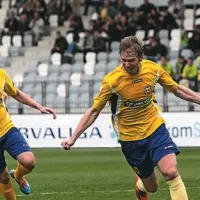 Nogometaši Luke Koper so v tekmi 26. kroga Prve lige Telekom Slovenije premagali Zavrč z 2:1 (1:0)