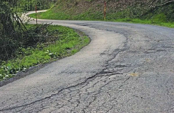 Obnova mostu in uničene lokalne ceste naj bi po prvih ocenah stala 400.000 evrov