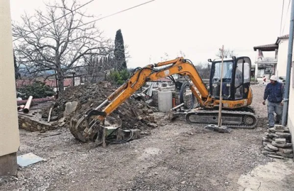 Lani so s kanalizacijo opremili “srce” Kort, desetletje pred tem območje  med Čedljami in Žaneštro. Morgane in Medoše-Draga so izpustili. 
  