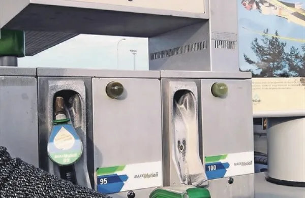Bencin se bo podražil za približno dva centa pri litru, prav tako dizelsko gorivo