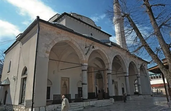 Prestolnico Bosne in Hercegovine je ponoči pobelil sneg
