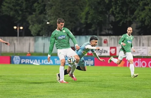Povratnik Gianluca Lapadula (v modrem dresu) bo novogoriški adut na dvoboju s Celjani