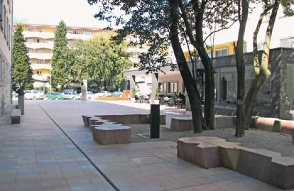 Takšen je zdaj  prostor, kjer je dolga  leta domovala  študentska Poletna scena