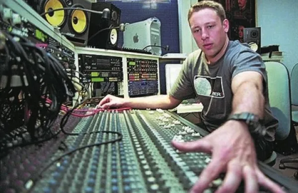 DJ Umek je pred dnevi prejel prestižno nagrado International Dance Music Award in sicer v kategoriji Najboljši techno/tech house DJ.