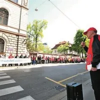 Zveza svobodnih sindikatov Slovenije je zavrnila nacionalni reformni program 2014/2015, ki ga je vlada sprejela v tem tednu. Po konferenci so se odpravili pred poslopje vlade, kjer so predstavili svoja stališča, vodstvo pa je zahteve predalo vladnim