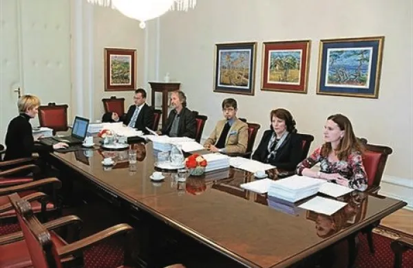 Novo izbirno komisijo, ki bo ocenjevala primernost kandidatov za oba namestnika predsednika KPK, bo vodila Helena Kamnar