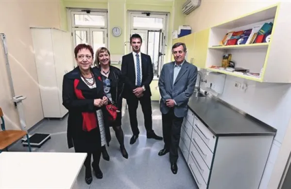 Prvo Pro Bono ambulanto na Primorskem so v Kopru s ponosom predstavili (z leve) Ljubica Kolander Bizjak, Vanja Kosmina Novak, Matevž Ravnikar (vsi iz ZD Koper) in Stanislav Mahne 
