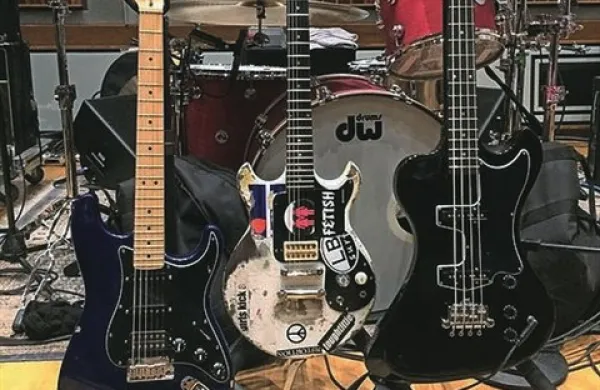 Frontman skupine Foo Fighters je napovedal, da bo novi album skupine radikalen