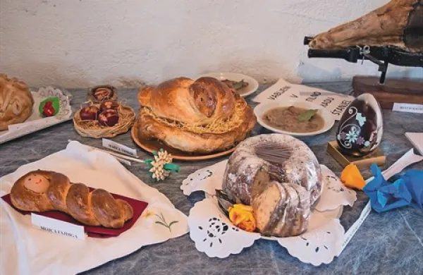Nekaj jedi, ki so bile na ogled: menih, pirhi, golobica, žolca, šarkelj