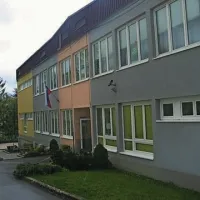 Kmalu po potresnem sunku so učenci IOŠ Knežak odšli nazaj v razrede, kjer so čakali na konec pouka