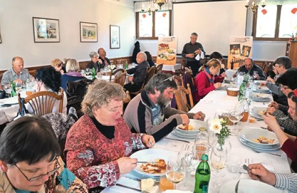 Po poti okusov z vipavskim  pr&scaron;utom in vipavsko salamo