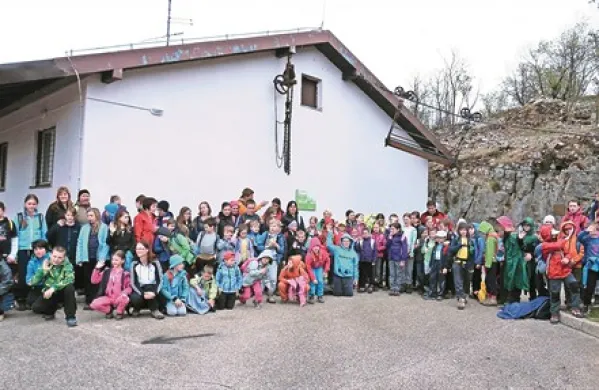 Mladi planinci na Sabotinu