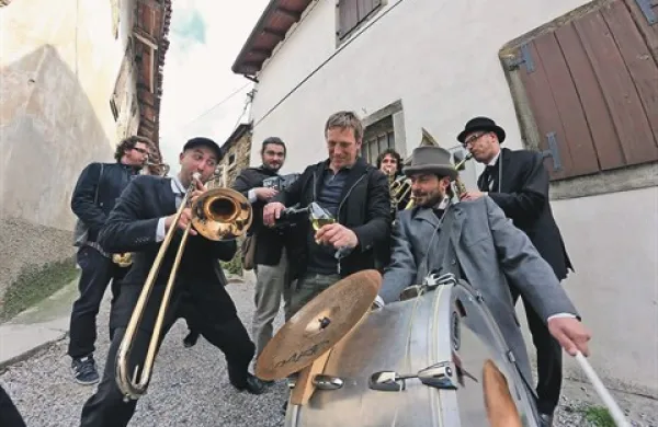 V Šmartnem v Brdih bo konec tedna spet živahno in veselo