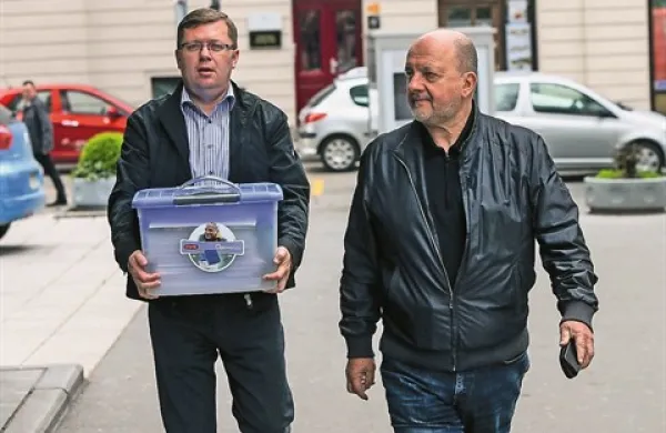 Se Zmago Jelinčič s SNS (desno) vrača v politiko?