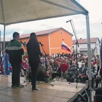 Učenci OŠ na Pregarjah na  prireditvi na Ostrožnem Brdu
 
