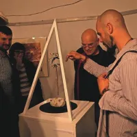 Medveščkova konstrukcija Izničenje lintvarjevega kamna
 
