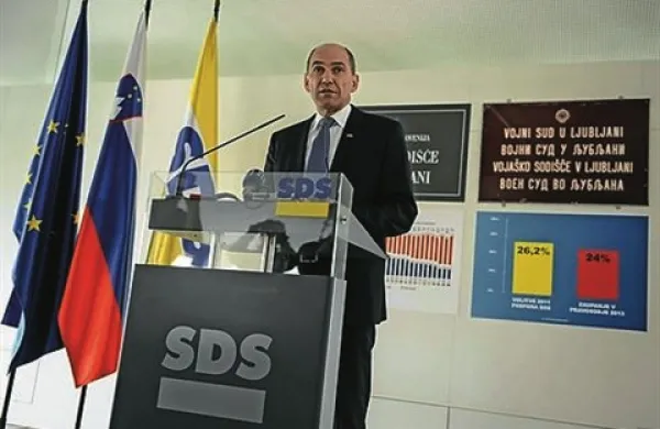 Prvak SDS Janez Janša je prepričan, da je zadeva Patria neločljivo povezana z volitvami