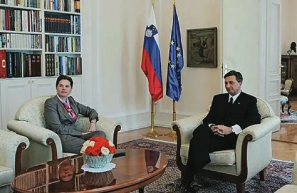 Predsednik republike Borut Pahor je na današnjem srečanju premierko Alenko Bratušek obvestil, da se v nastalih razmerah zavzema za predčasne volitve