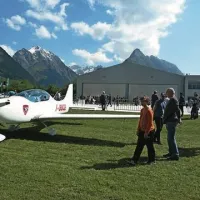V Bovcu so tudi uradno odprli sodobno športno letališče, ki je velik izziv za razvoj z letalstvom povezanega turizma