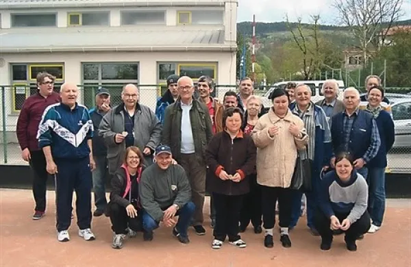 Začetek pomladi člani Društva Vezi, stanovalci Doma starejših občanov Ilirska Bistrica in varovanci Varstveno-delovnega centra Koper - enota Ilirska Bistrica obeležijo z balinanjem