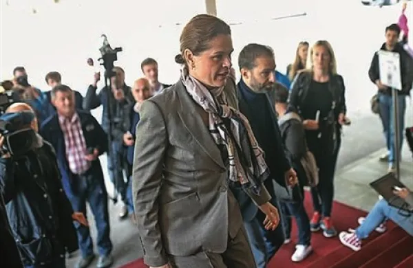 Alenka Bratušek bo v ponedeljek odstopila s funkcije predsednice vlade