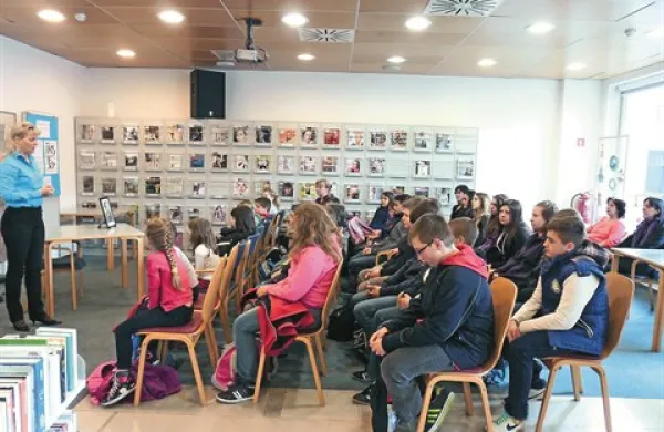 Pregarski učenci so spoznavali delo bistriške knjižnice