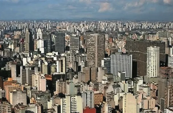 V brazilskem mestu Sao Paulo, ki bo na Areni Corinthians gostil uvodno tekmo svetovnega prvenstva v nogometu med gostiteljico Brazilijo in Hrvaško, se poleg težav pri gradnji stadiona soočajo še z eno težavo - sušo in pomanjkanjem vode