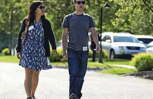 Mark Zuckerberg se v službenem času sprehaja tudi z ženo 