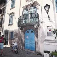 V Savudrijski ulici v Piranu  je nekdaj bivala družina Bonatti, ki je tudi gradila  gledališče Tartini