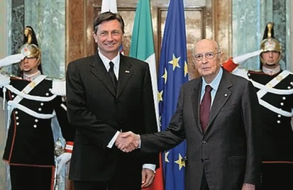 Italijanski predsednik Giorgio Napolitano  (desno) prihod slovenskega predsednika Boruta Pahorja vidi kot potrditev prijateljskih odnosov med državama, ki jih utrjujeta tudi manjšini v obeh državah