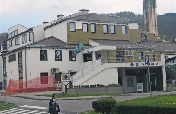 Dom na Vidmu je v teh dneh gradbišče, saj poteka  energetska obnova te velike zgradbe
