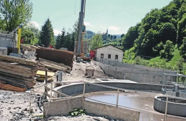 Ob praktično novi čistilni napravi bo v Idriji na novo komunalno urejenih 27 ulic