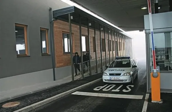 Na mejnem prehodu Sočerga bodo danes slovesno predali namenu novozgrajeni objekt mejnega prehoda. V stavbo so se mejni policisti Slovenije in Hrvaške  preselili že decembra.
