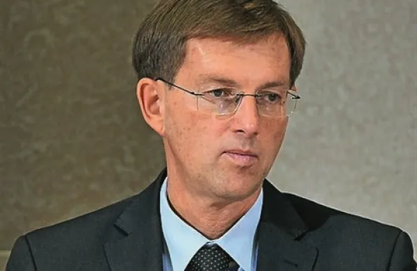 Pravnik Miro Cerar je napovedal ustanovitev nove, neodvisne politične stranke, s katero bo s somišljeniki nastopil na predčasnih volitvah