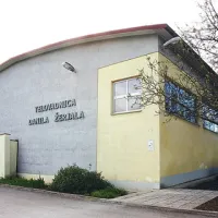 Telovadnica osnovne šole Dutovlje od leta 2010 nosi ime po atletu Danilu Žerjalu 