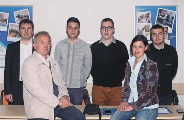 Včerajšnje tiskovne konference so se udeležili tudi nekateri finalisti natečaja 