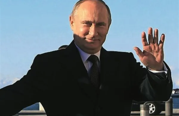 Ruski predsednik Vladimir Putin je danes prispel na ukrajinski polotok Krim prvič od njegove priključitve Rusiji