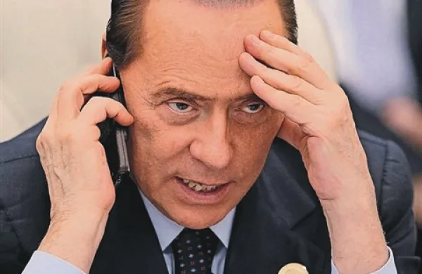 Nekdanji italijanski premier Silvio Berlusconi je danes prispel v dom za ostarele v kraju Cesano Boscone pri Milanu, kjer je začel  družbenokoristno delo